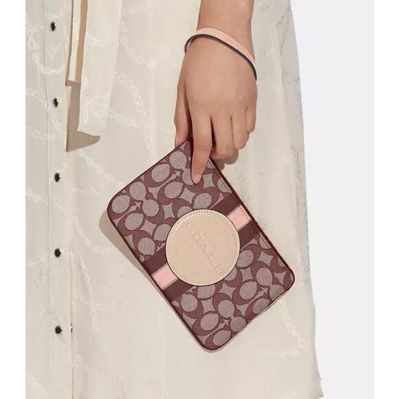 COACH DEMPSEY LARGE CORNER ZIP WRISTLET WALLET SIGNATURE JACQUARD COACH PATCH - Picture 3 of 7